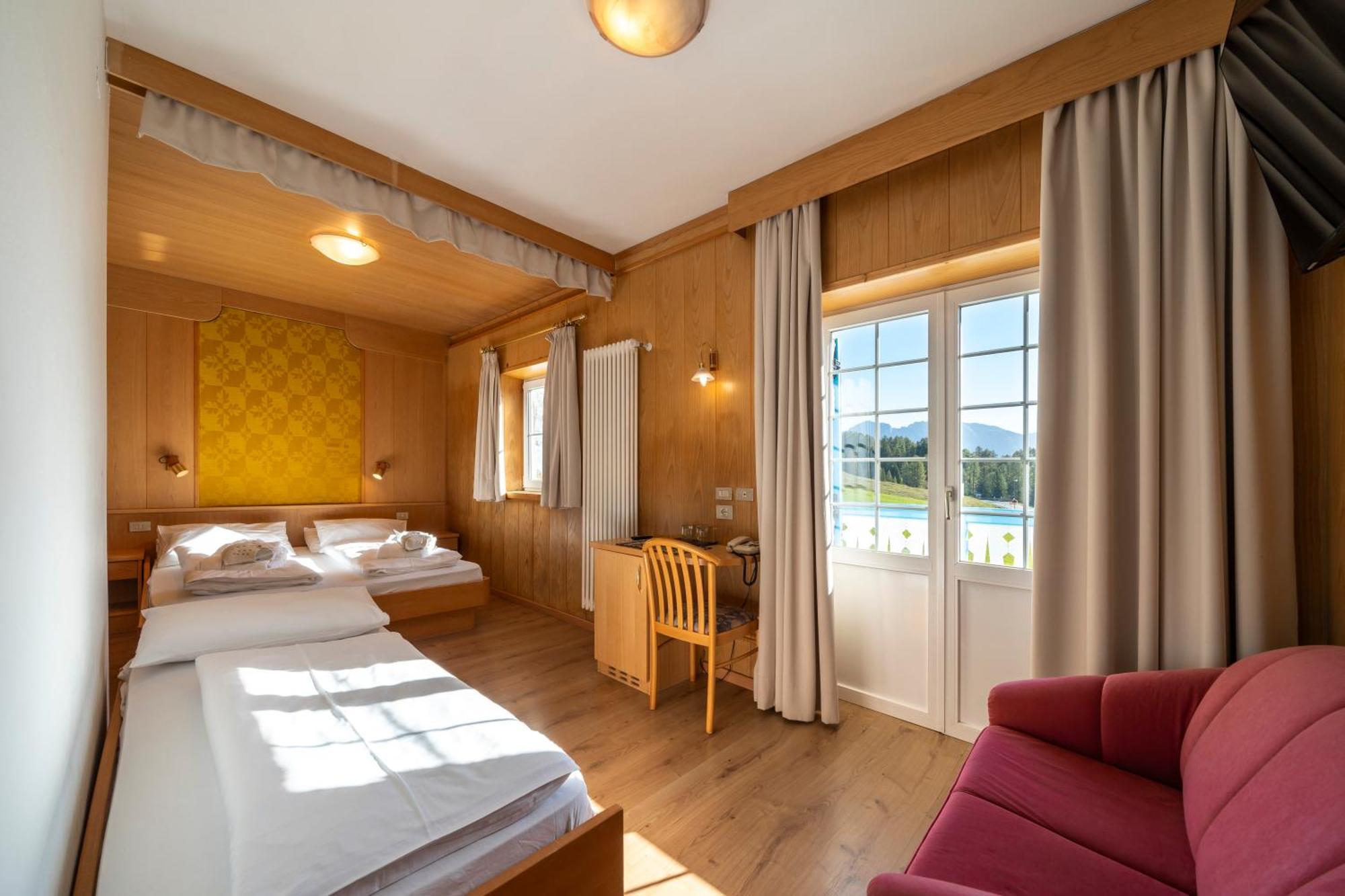 Mytime Hotels Savoy Vigo di Fassa Exteriör bild